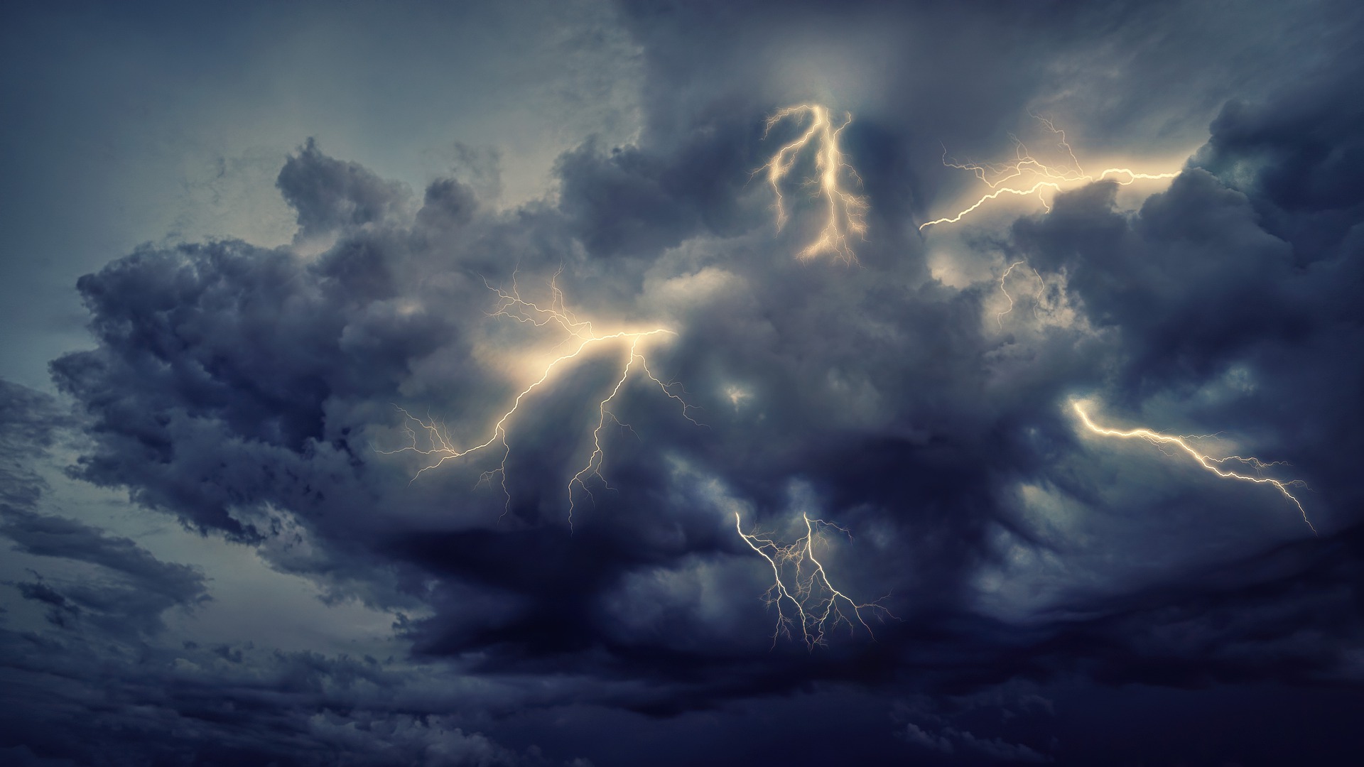 pegenau cloud gewitter